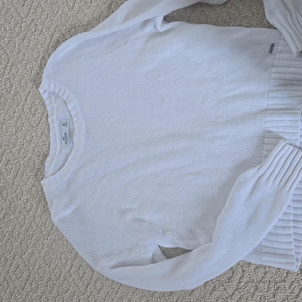 Hollister White Crew Neck Sweater. Size XS Hollister